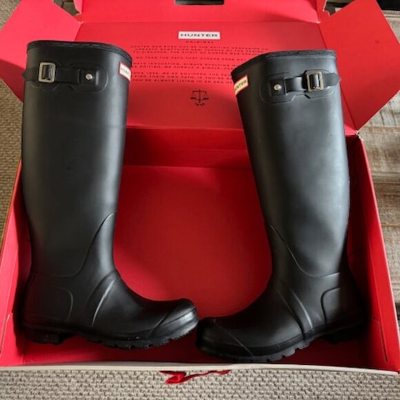 HUNTER Women's Original Rubber Knee-High Rain Boots - Picture 3 of 6